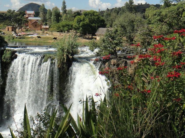 ANTANANARIVO - AMPEFY - ANTANANARIVO.
