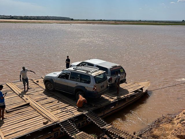 TOUR DE LA RIVIÈRE TSIRIBIHINA – CAMPING (VILLAGE AMBATOMISAY) - BEKOPAKA.