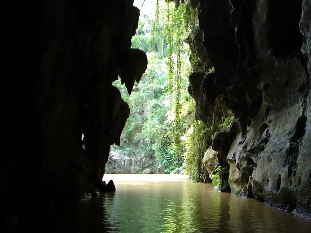 Boat ride in the underground waters of Cueva del Indio, Viñales valley