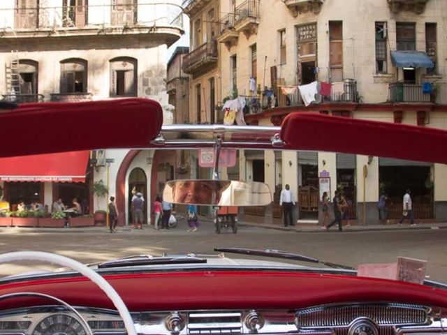 Tour in American classic cars in Havana city