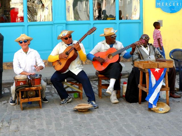 Traditional cuban music at Old Havana city