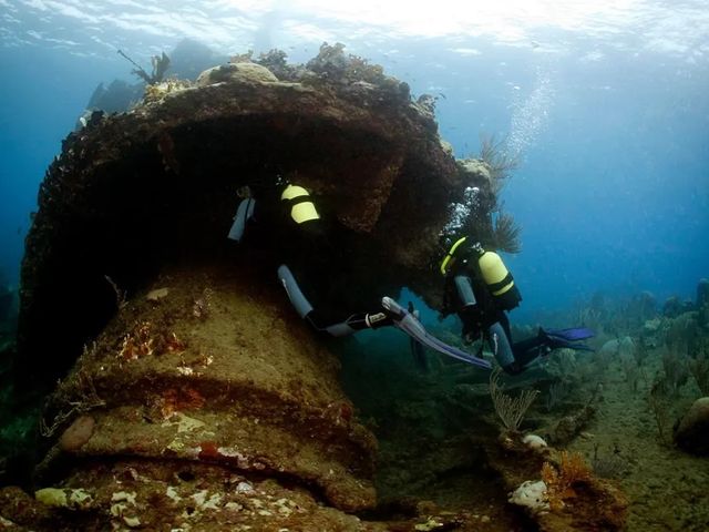 Dive sites are some of the wrecks of Admiral Pascual Cervera's fleet, Santiago de Cuba, Cuba.