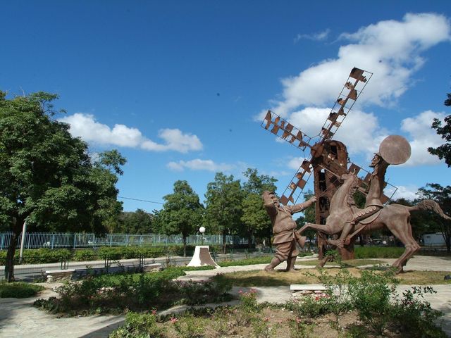 Monument to Don Quijote and Sancho Pansa at Holguín city