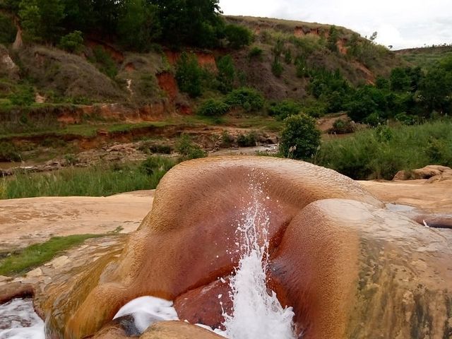ANTANANARIVO - AMPEFY - ANTANANARIVO.