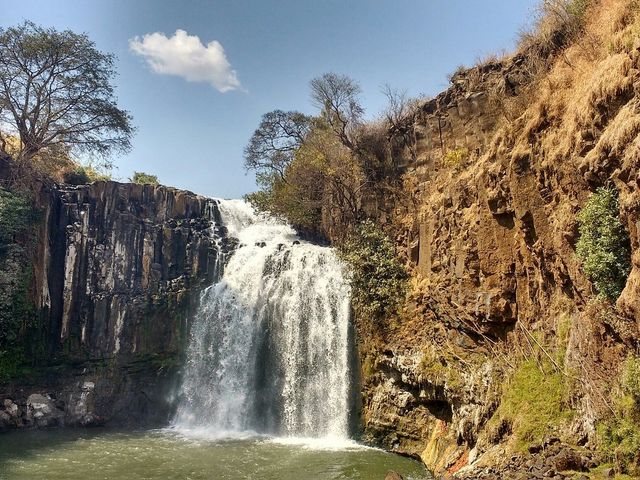 ANTANANARIVO - AMPEFY - ANTANANARIVO.