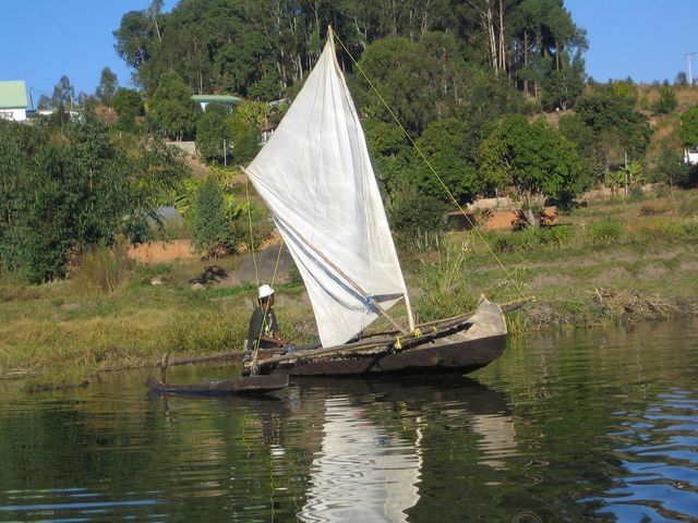 ANTANANARIVO - AMPEFY - ANTANANARIVO.