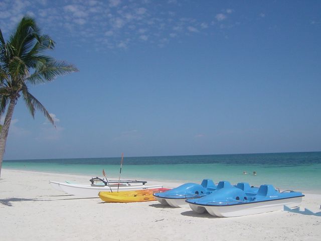 Water sports at Cayo Levisa beach, Pinar del Río