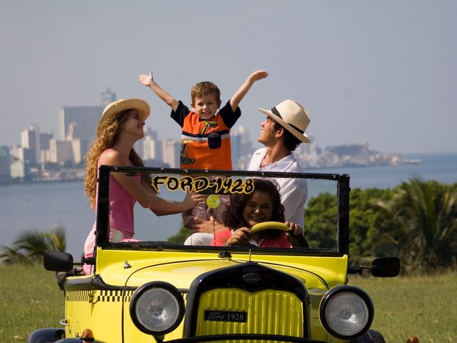 Tour in American classic cars in Havana city