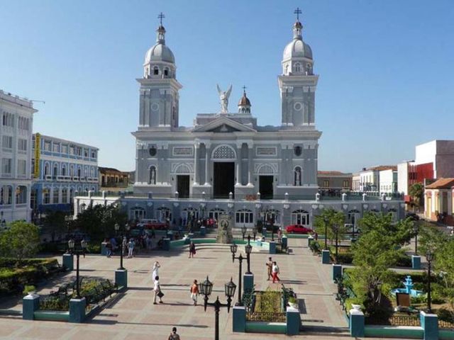 HOLGUÍN - SANTIAGO DE CUBA.