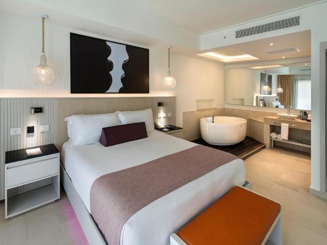 ROYALTON CHIC PUNTA CANA ADULTS ONLY (+18) Hotel