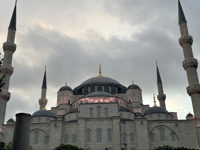 The Blue Mosque (Sultanahmet Camii) panoramic view, Istambul, Turkey.