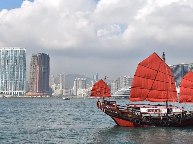 Junk boat tour in Victoria harbour, HONG KONG, Hong Kong (Xianggang) Special administrative region (香港特别行政区), China.