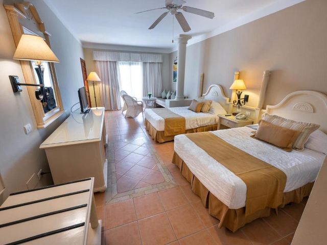 BAHIA PRINCIPE GRAND TURQUESA Hotel