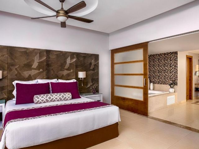 DREAMS ROYAL BEACH PUNTA CANA Hotel (All Inclusive Package 8 days / 7 nights + Flights + Meals and Beverages + Transfers + Taxes)