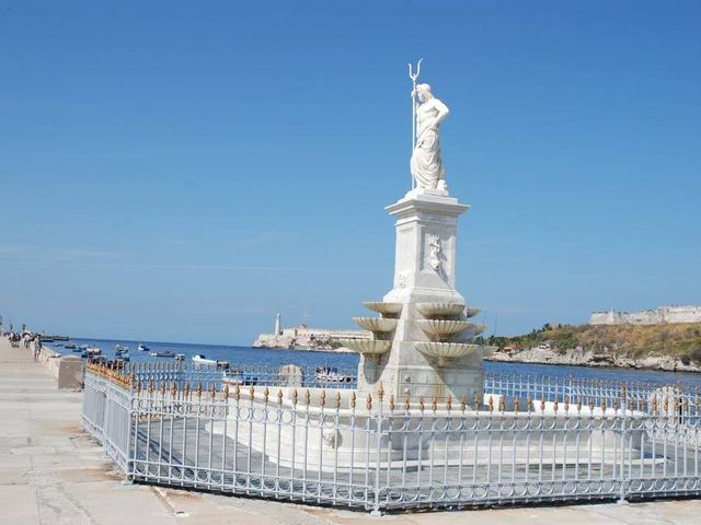 Fuente de Neptuno panoramic view, Old Havana, Havana, Cuba.