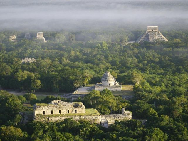Chichén Itza, an ancient Mayan archaeological site, México