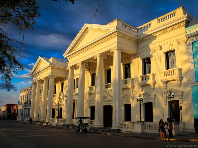 SANTA CLARA - VARADERO/HAVANA.