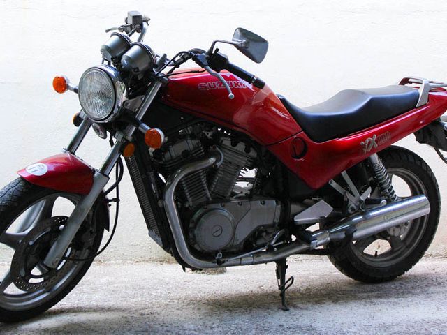 SUZUKI-XS800-RED-10. MOTORCYCLE TOUR FROM HAVANA TO VARADERO.