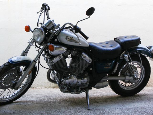YAMAHA-VSTAR-650-BLUE-WHITE. MOTORCYCLE TOUR FROM HAVANA TO VARADERO.