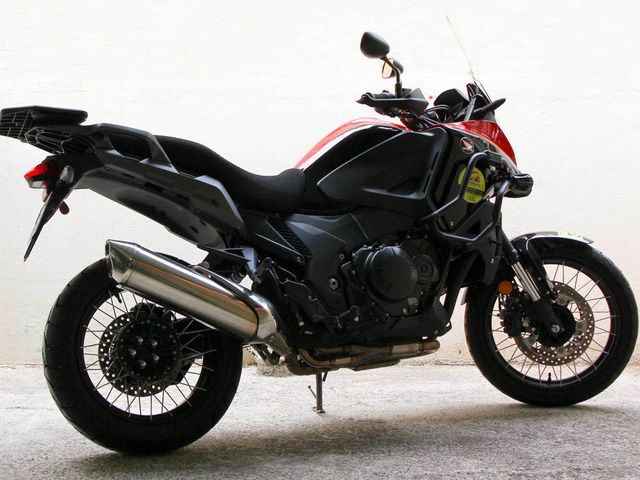 HONDA-CRF-1000-AFRICA-TWIN-RED-2. MOTORCYCLE TOUR FROM HAVANA TO CIENFUEGOS.