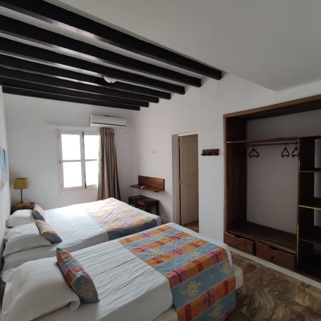 BEACH HOUSE (4 bedroom's)