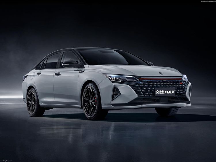 DONGFENG YIXUAN C65 angular front exterior view