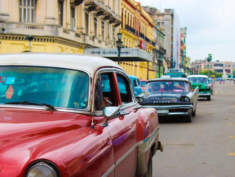 Viñales Valley Private Tour in American Classic Cars