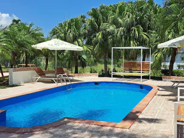 House's pool panoramic view