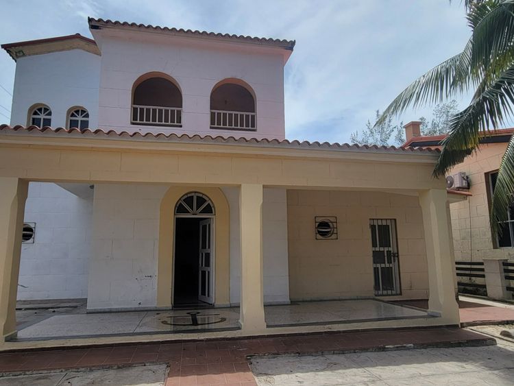 Casa 408 Acuazul, Calle 13