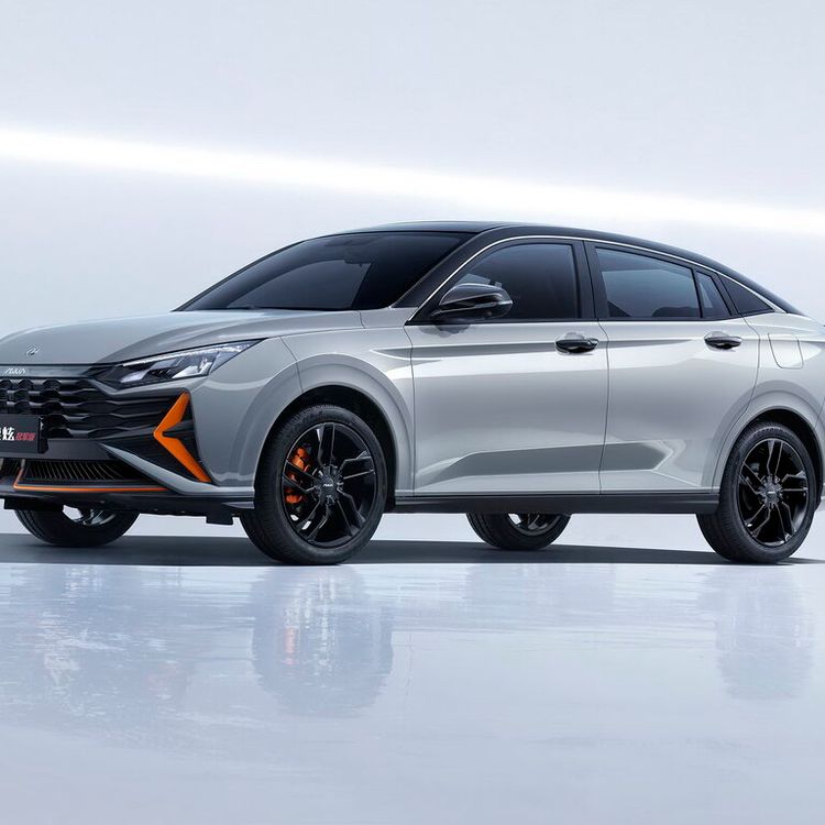 DONGFENG AEOLUS YIXUAN C65 angular front exterior view