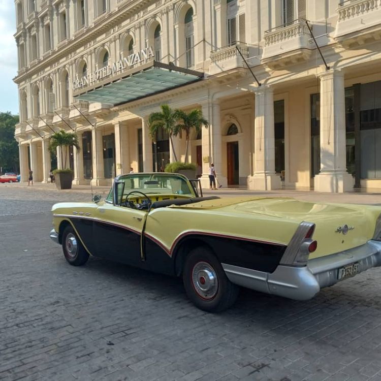 "OLD HAVANA IN AMERICAN CONVERTIBLE CLASSIC CARS (OPEN TOP)" Private Tour