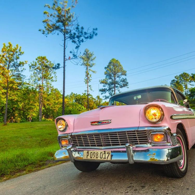“SOROA - VIÑALES IN AMERICAN CLASSIC CARS (HARD TOP - OPEN TOP)" Private Tour
