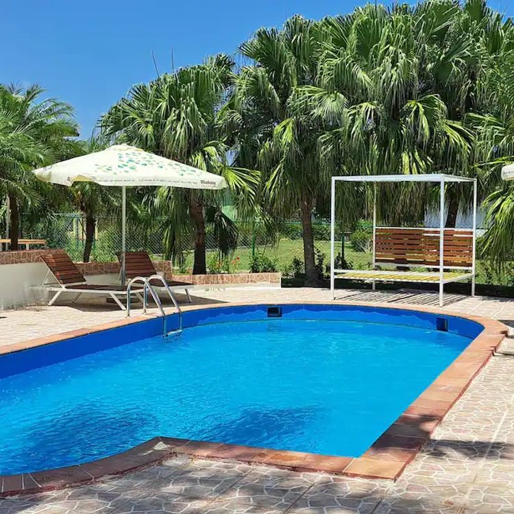 House's pool panoramic view