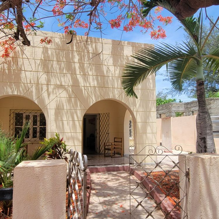 Casa 435 Acuazul, Calle 14