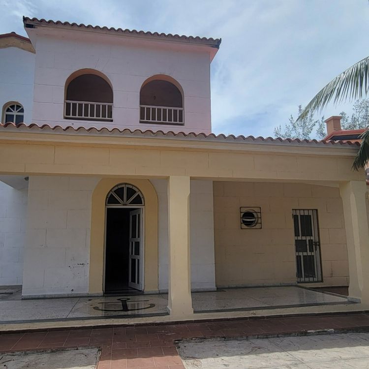 Casa 408 Acuazul, Calle 13