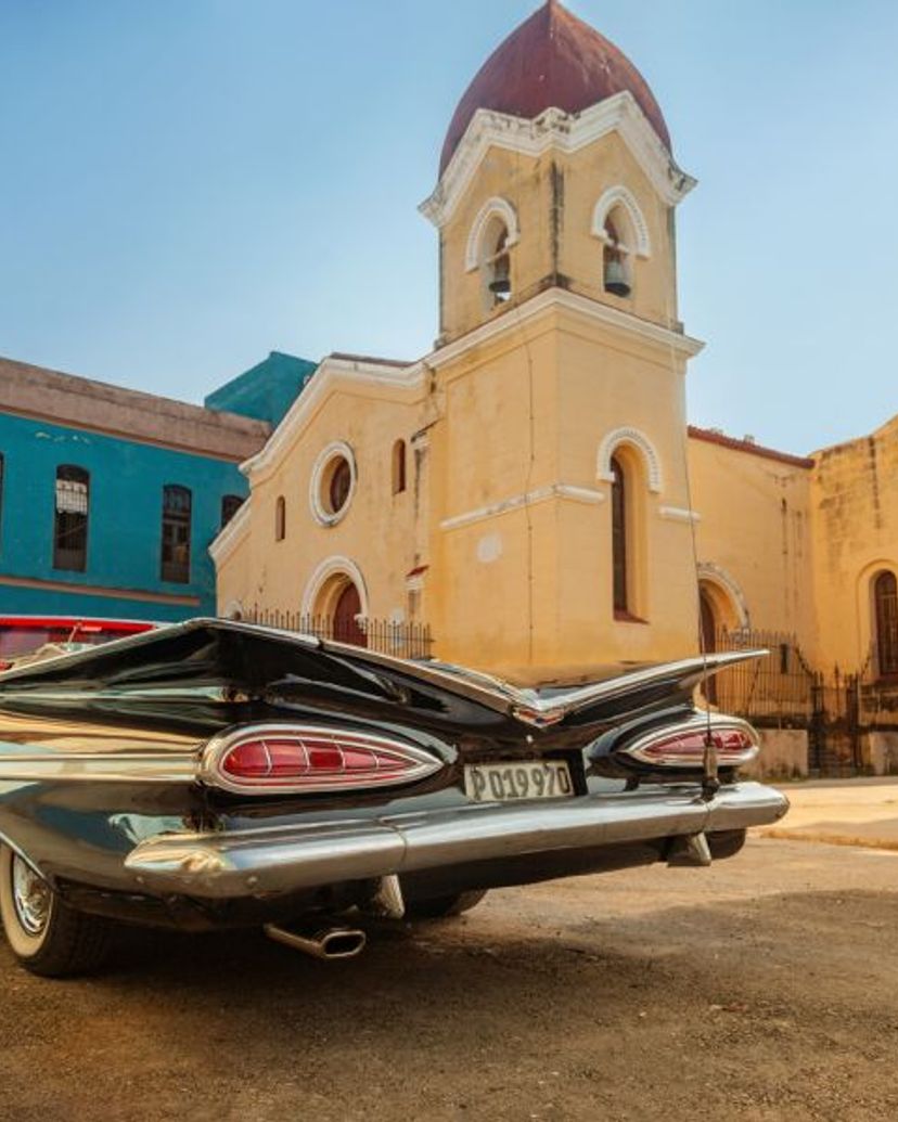 "ERNEST HEMINGWAY'S ROUTE IN HAVANA IN CLASSIC AMERICAN CARS (HARD TOP - OPEN TOP)" Private Tour  Dashboard