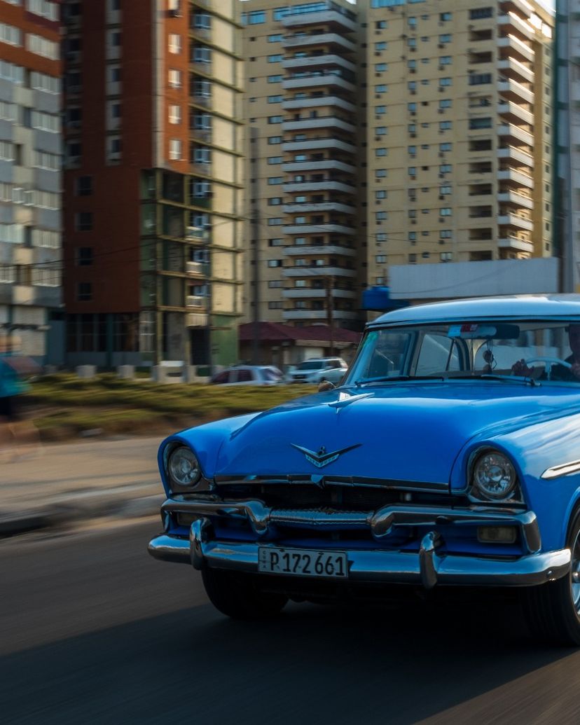 “Ride to Playa Larga and Playa Girón in Old Fashion American Classic Cars” Tour
