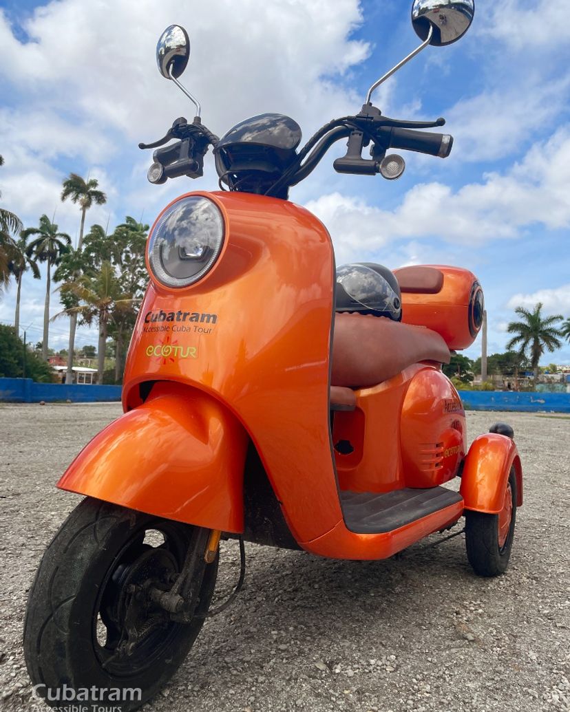 "SCOOTER ADVENTURE IN HAVANA" Accessible Guided Tour, La Habana, Cuba.