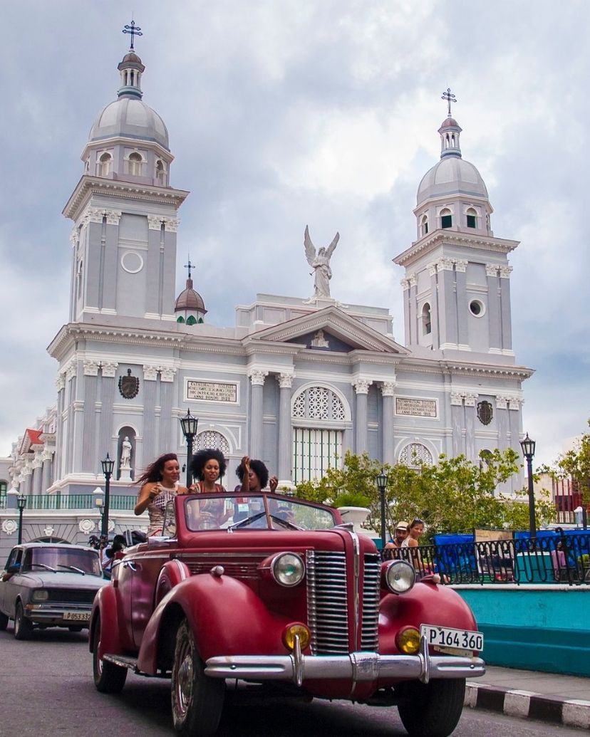 PANORAMIC CITY TOUR OF SANTIAGO DE CUBA IN OLD CARS" Tour