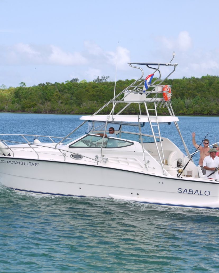 “BOTTOM FISHING IN PLAYA GUARDALAVACA” Tour, Holguín, Cuba.