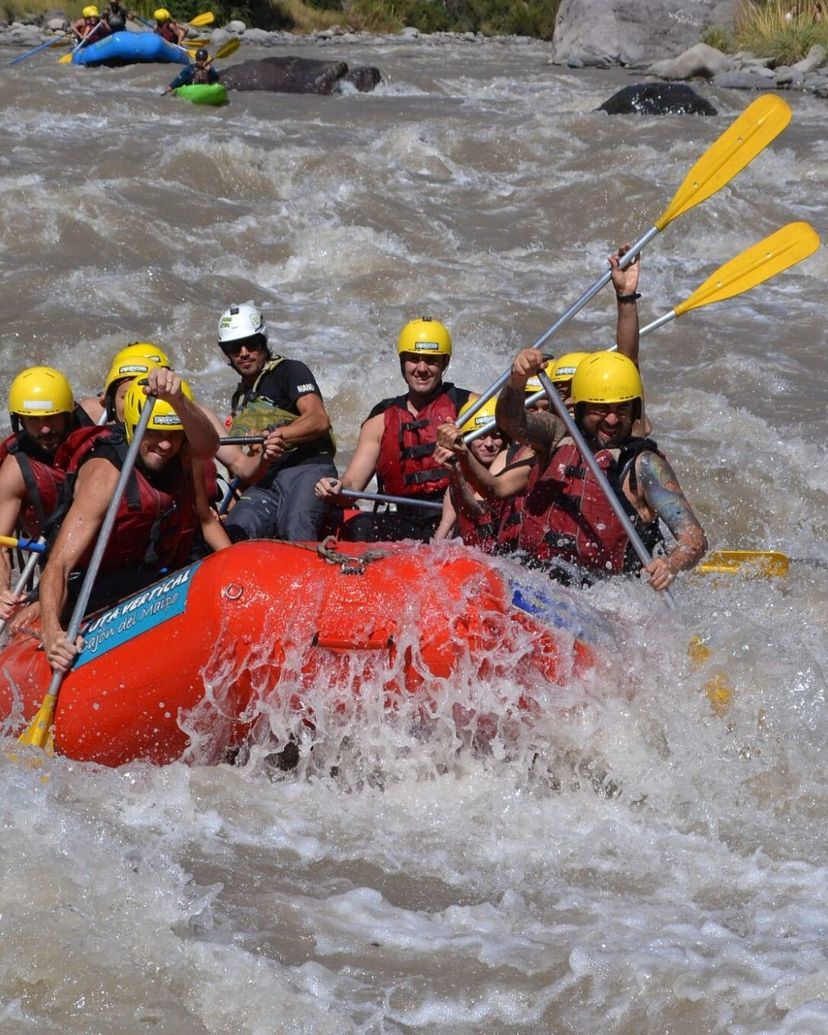 “RAFTING IN CAJÓN DEL MAIPO + BARBECUE” Tour, Chile.