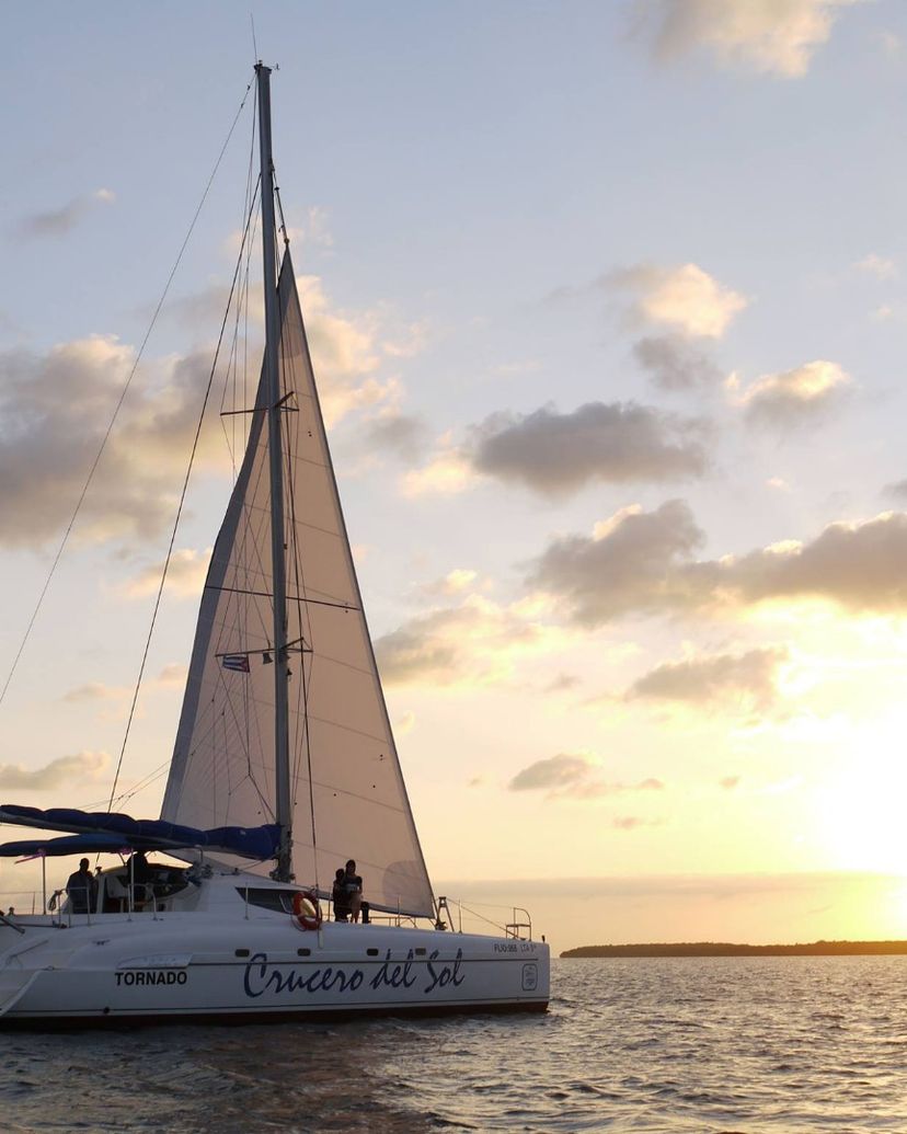 “FULL DAY PRIVATE CHARTER (SEA TOUR + DEEP SEA FISHING) (UP TO 4 PAX)“ Tour, Jardines del Rey, Ciego de Ávila, Cuba.