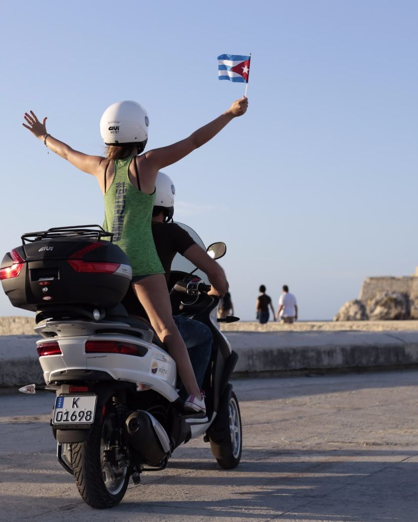 "FROM HAVANA TO THE BEACH BY MOTORCYCLE" Scooter Tour