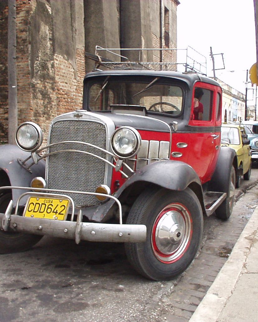 Ride in Old fashion american cars tour in Camagüey