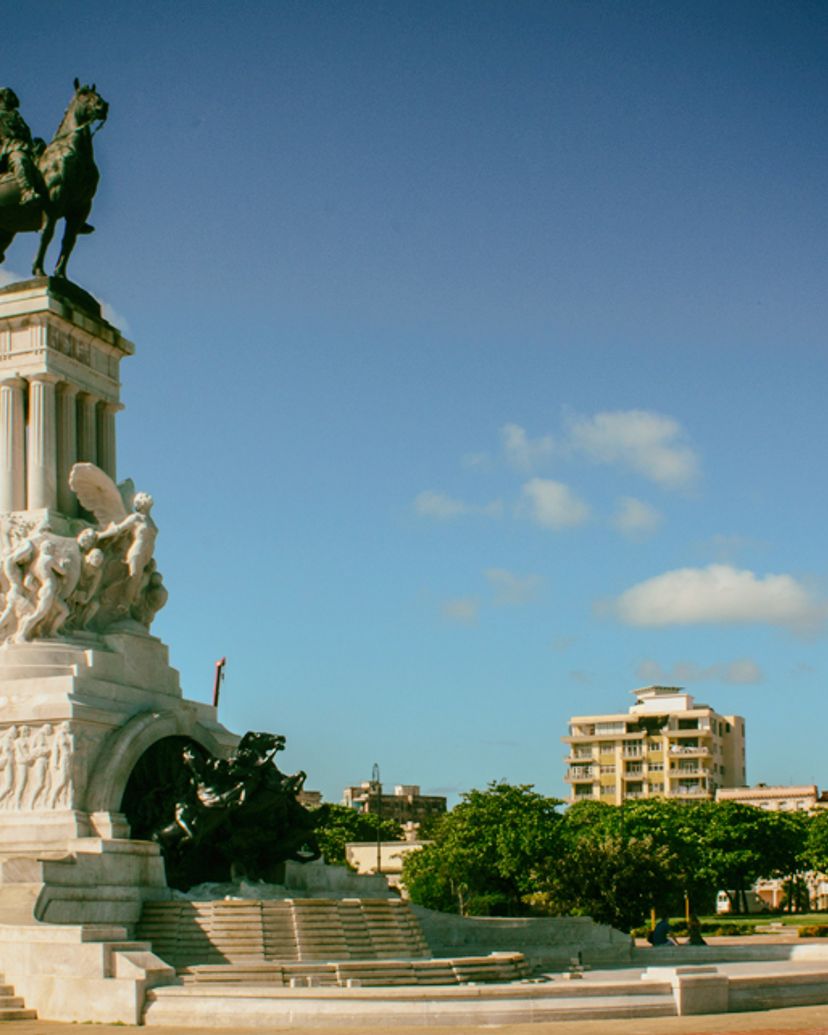 Excursión "HABANA, HISTORIA Y DIVERSIÓN + VISITA AL SHOW BUENA VISTA SOCIAL CLUB + CENA EN AUTOS CLÁSICOS AMERICANOS" (OPCIÓN 3)