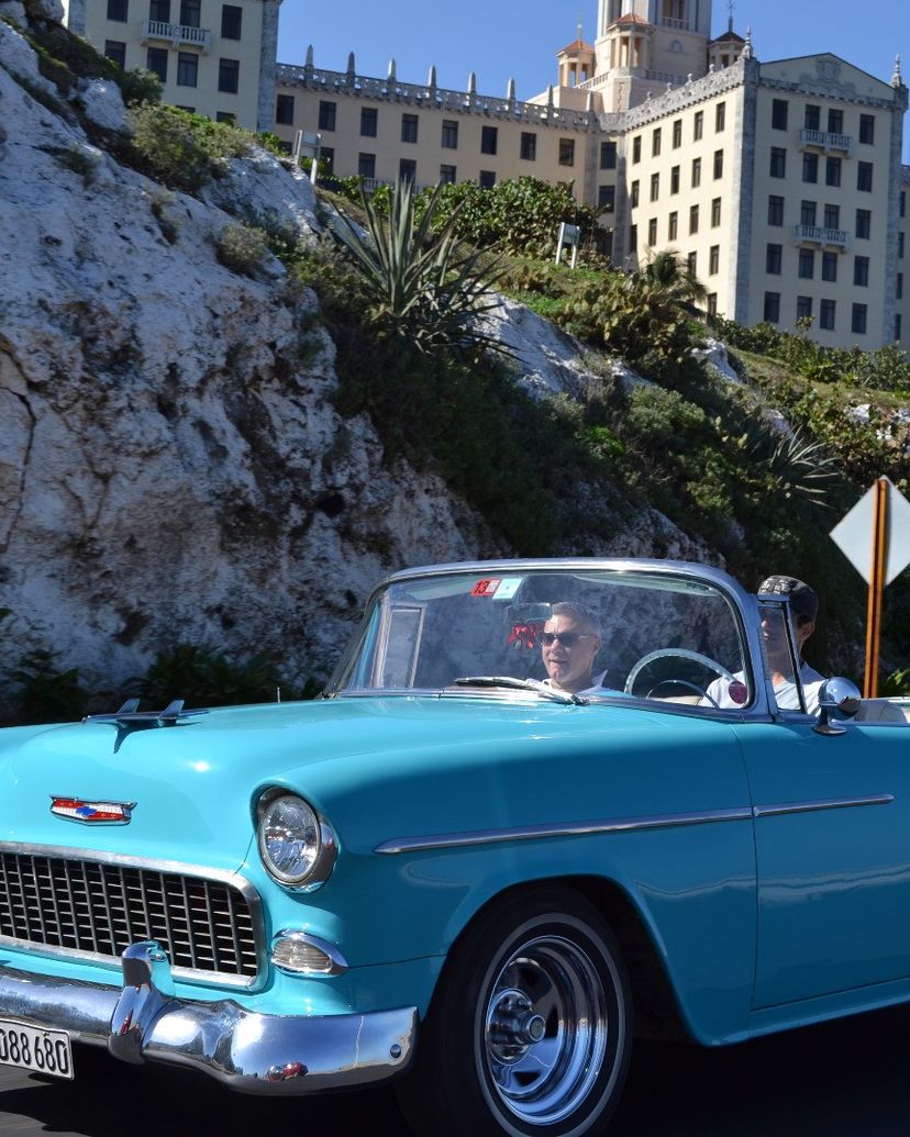 City tour in classic cars along the main streets and avenues in Havana