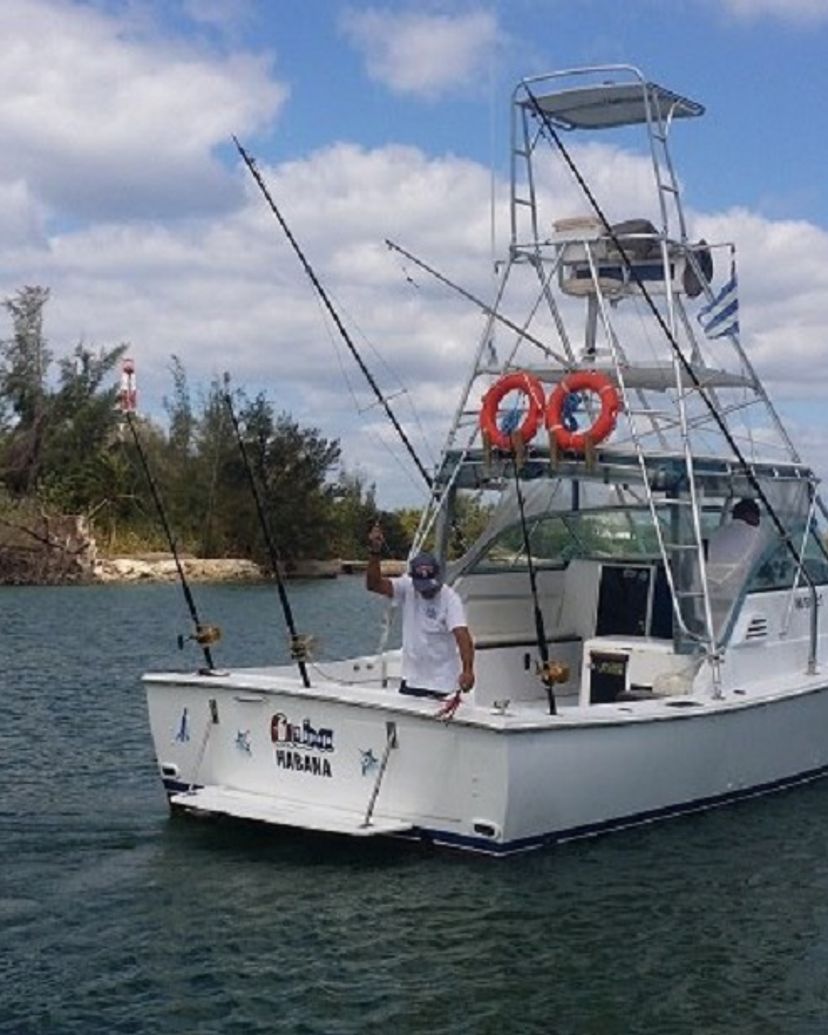 "BOAT RIDE ALONG HAVANA'S COASTLINE" Tour (From Marina Marlin Tarará)