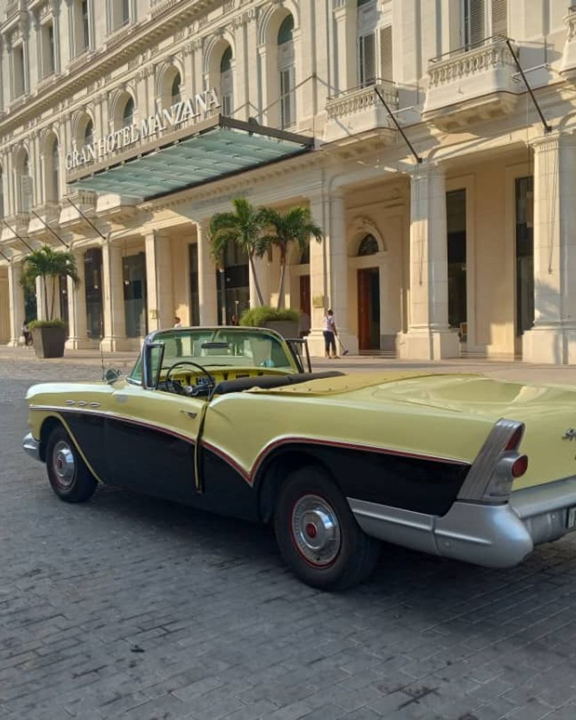 "OLD HAVANA IN AMERICAN CONVERTIBLE CLASSIC CARS (OPEN TOP)" Private Tour