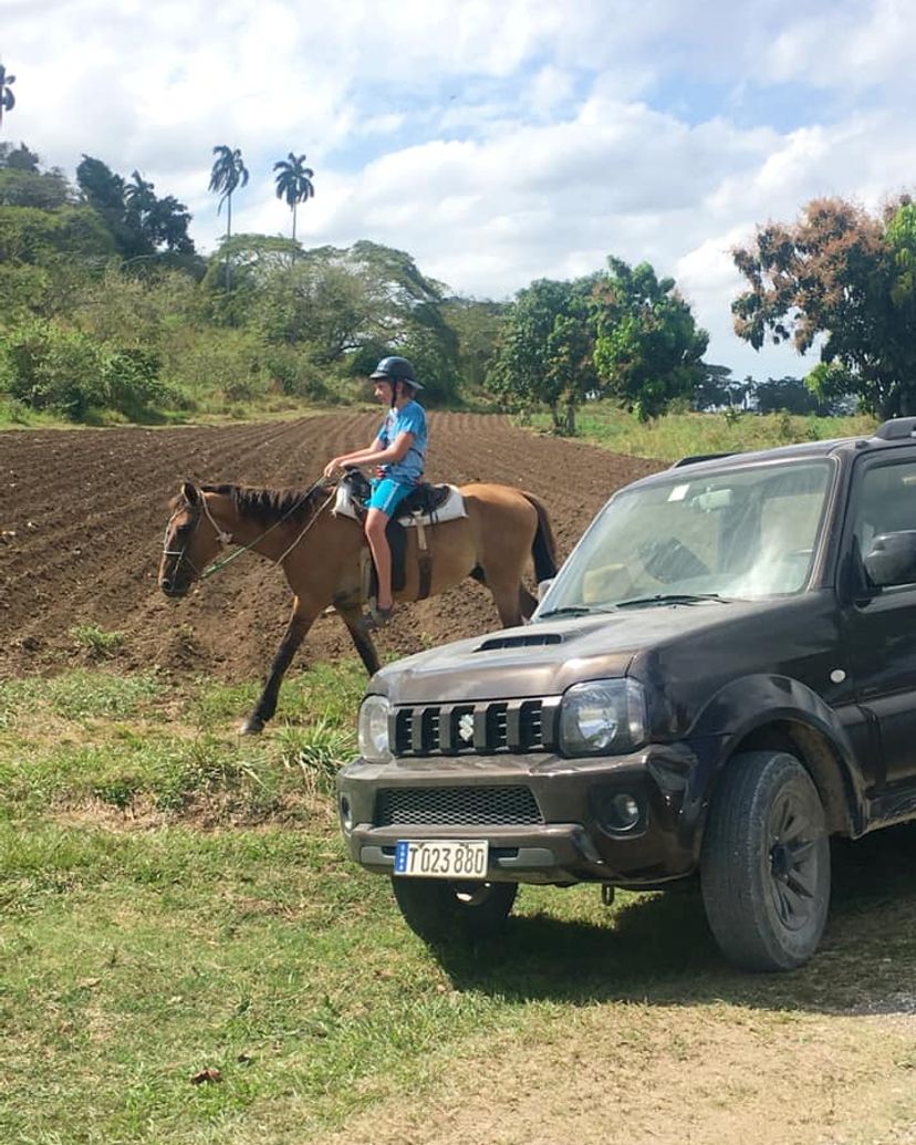 Jeep Safari "CAMINO A RÍO DE MARES", Holguín, Cuba.