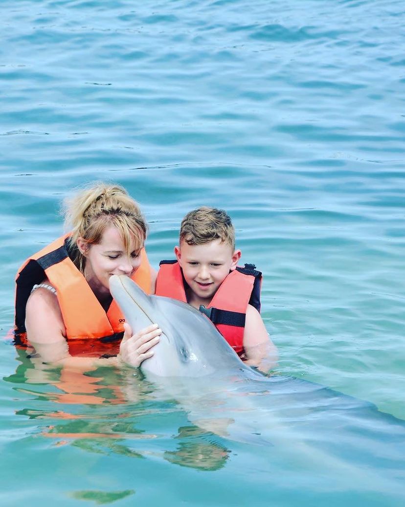 "SPECIALIZED SWIM WITH DOLPHINS IN CAYO SAETÍA DOLPHINARIUM" Tour